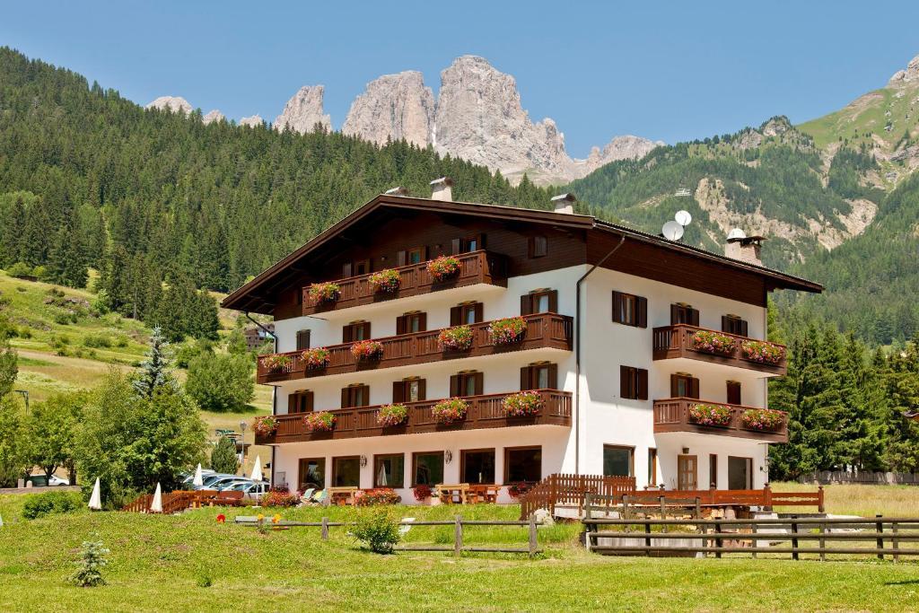 Cesa Edelweiss Living & Spa Campitello di Fassa Kültér fotó